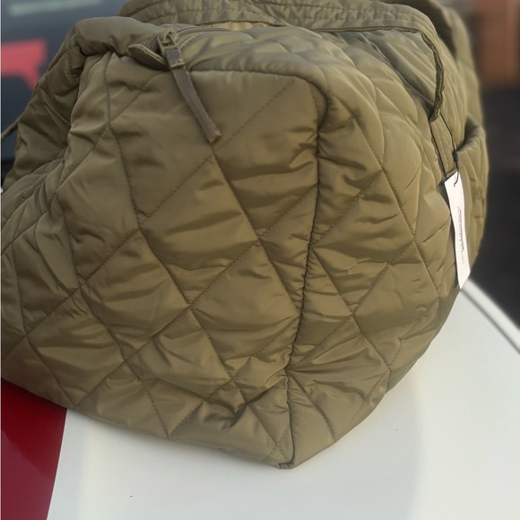 NWT Vera Bradley Quilted Olive Green Large Weekender Bag - Picture 3 of 8